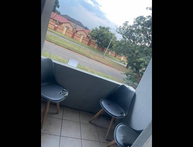 1 BEDROOM APARTMENT FOR SALE IN MEYERTON CENTRAL